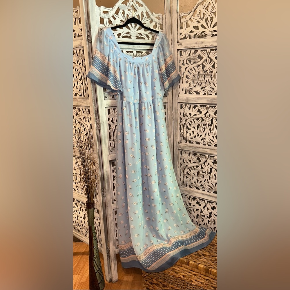 Women’s blue floral maxi dress new without tags 1x